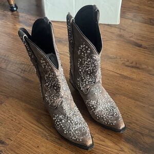 Leather Upper Lining Embroidered Western Cowgirl Boots